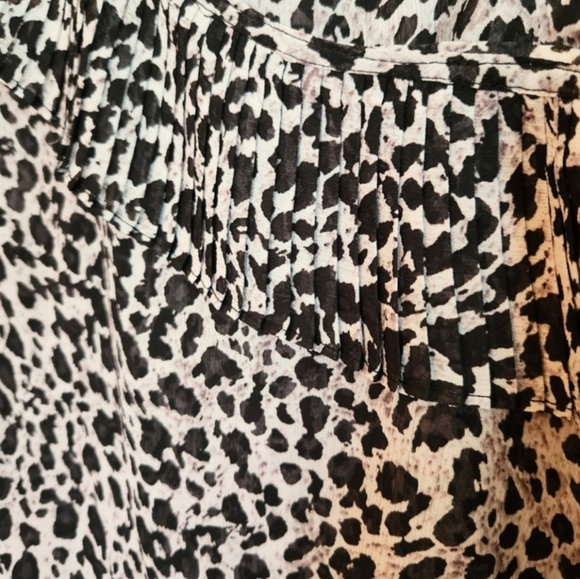 Avenue leopard print semi-sheer faux wrap blouse size 18/20 - Picture 2 of 10